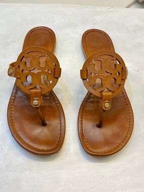 Tory Burch Miller flat thong sandals Size 8.5M good condition good bottoms